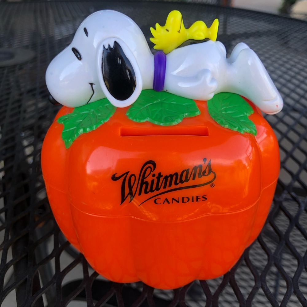 Peanuts Whitman Candies Snoopy Pumpkin Bank Candy Container United Features Synd